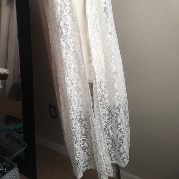 Ivory Lace Vest - Picture 2 of 2